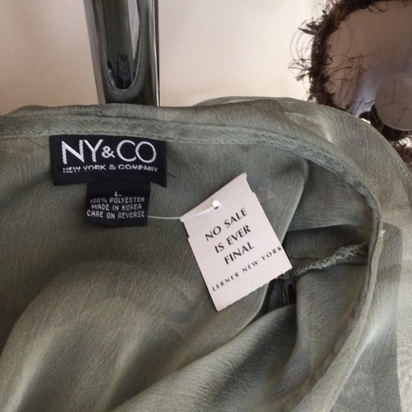 Lovely New York & Company Sheer blouse with  Matching Cami in sage green. - Picture 5 of 5